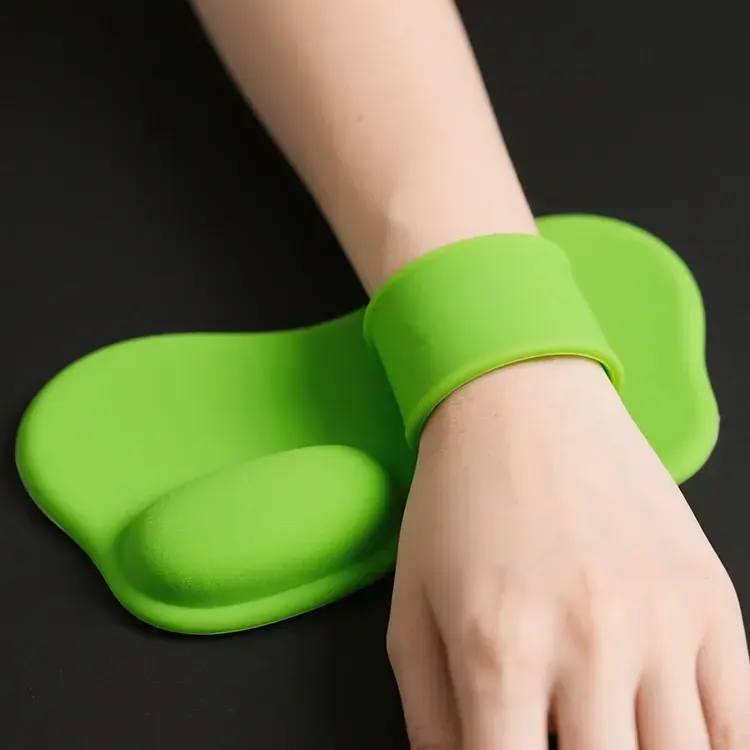 In che modo un riposo al polso in silicone di forma speciale può migliorare la tua esperienza lavorativa?